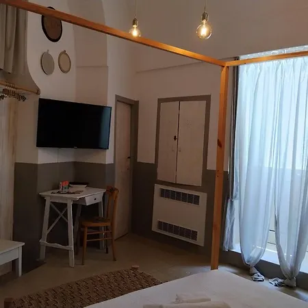 B&B 